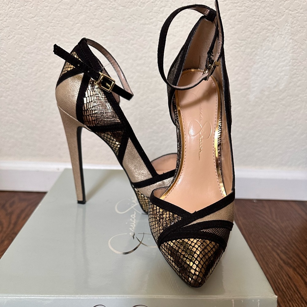 Jessica Simpson Vindie platform pumps